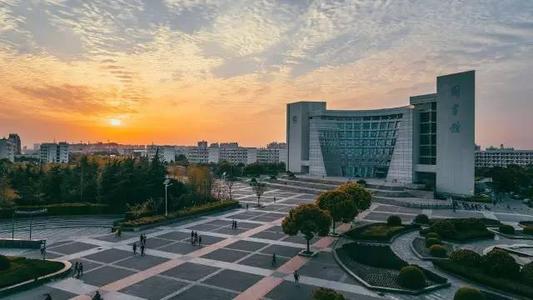 上海大學：城市濕垃圾亞臨界水解碳化處置系統
