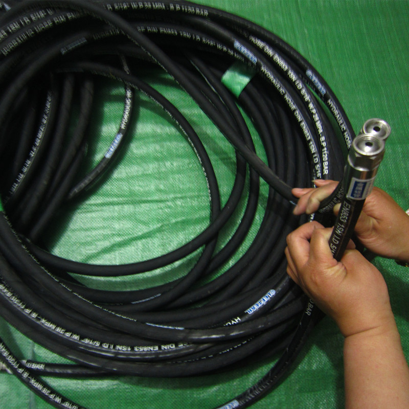 耐腐蚀易弯曲的钢丝编织高压软管 用于石化设备与管道间的弹性连接 金属软管