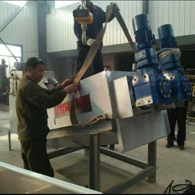 山东领旗环保常年生产污泥处理设备 叠螺机自动加药机质量可靠售后服务好
