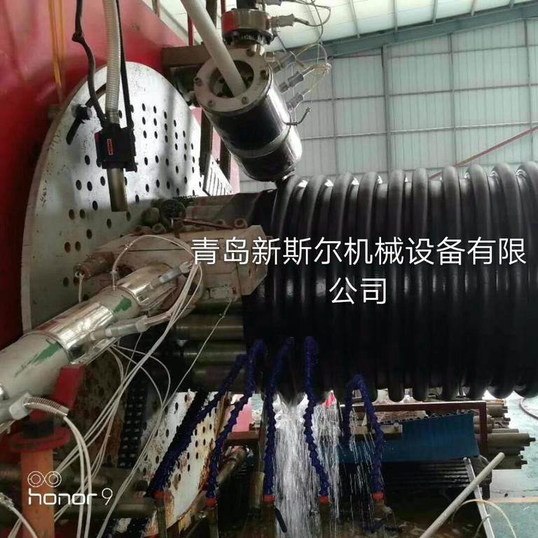 青岛新斯尔机械,PE缠绕克拉管设备，PE连续缠绕型克拉管生产线。