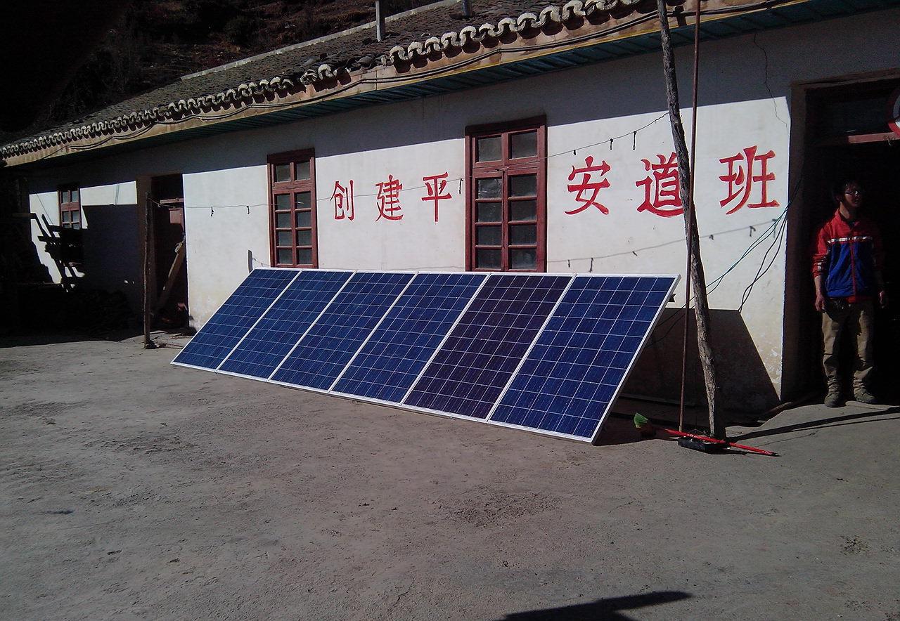 ** 太阳能电池板 光伏组件 分布式光伏发电系统