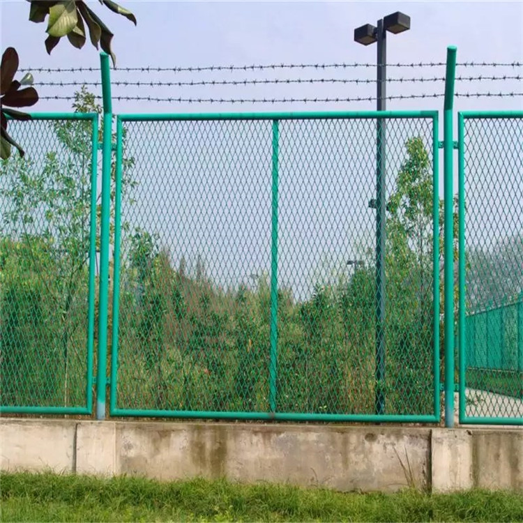 道路框架护栏网 实体工厂 澜润焊接隔离栅 带刺围栏网 饮用水源地围栏价格