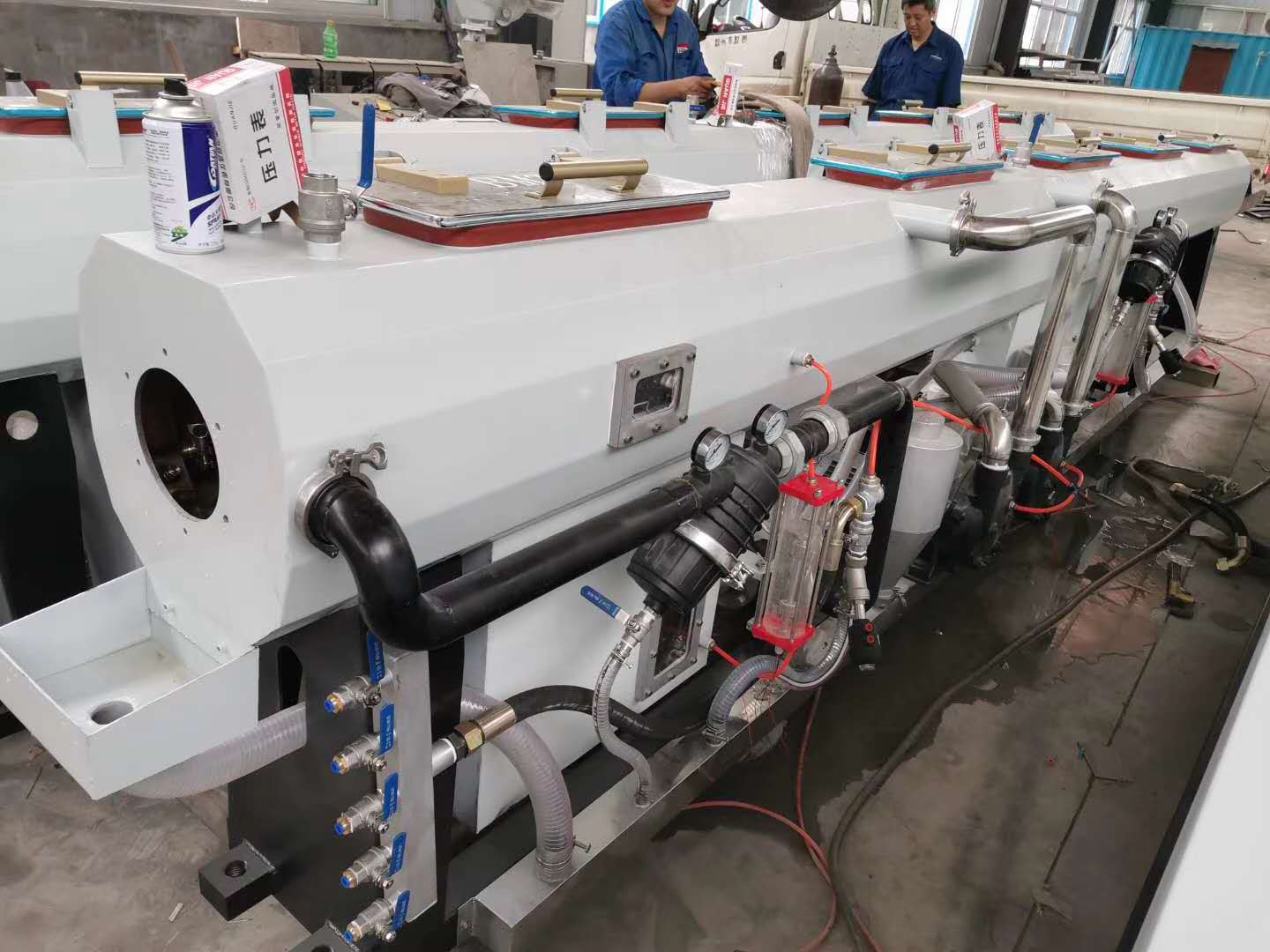 厂家现货生产 半透明PE管设备 PE喷砂管设备生产线