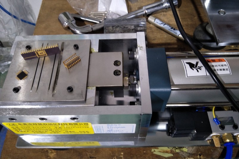 各种产品零件自动切脚机变压器切脚机IC针脚气动切脚机磁环切脚机