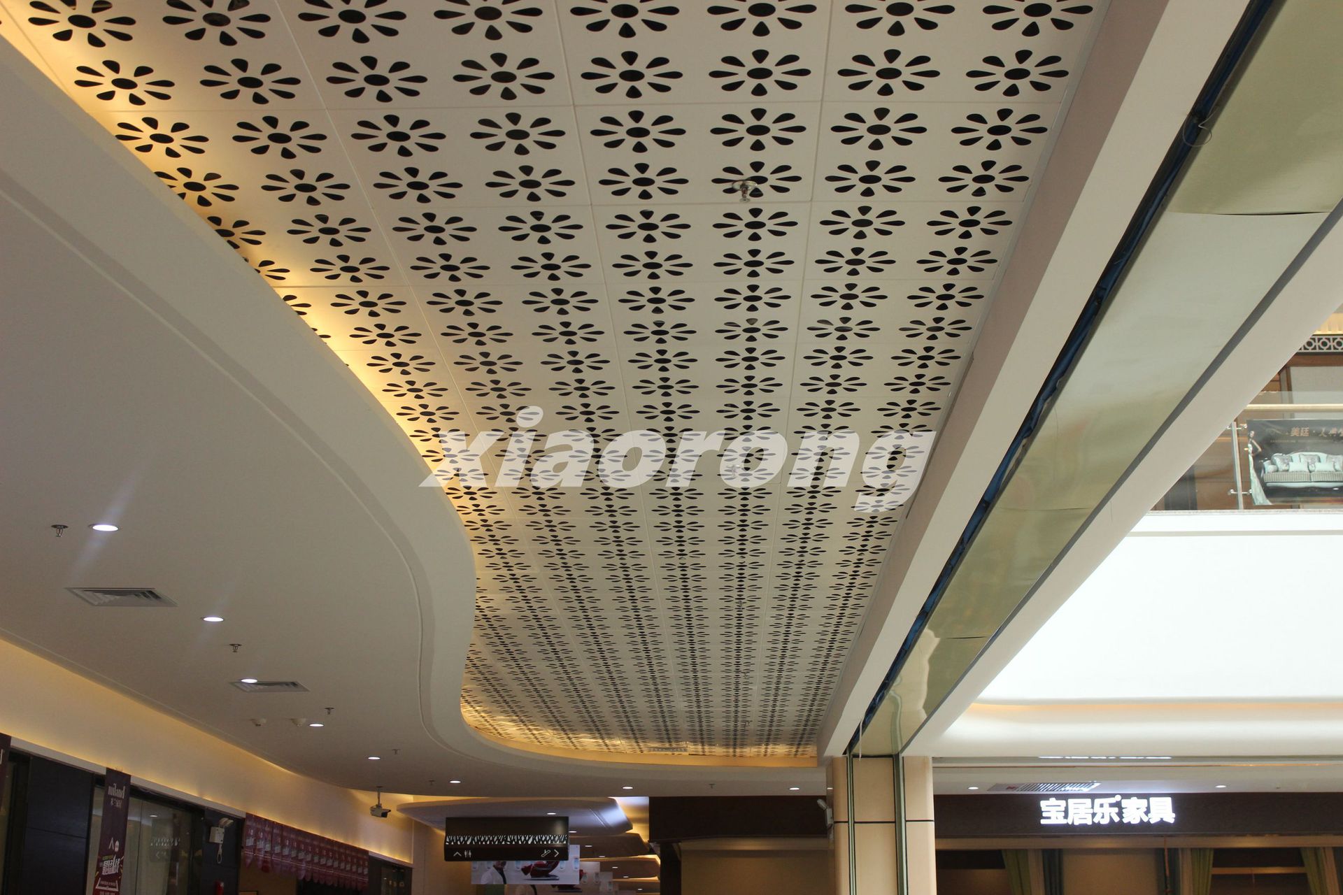 艺术冲孔铝天花 / 商场走廊吊顶造型冲孔铝扣板天花