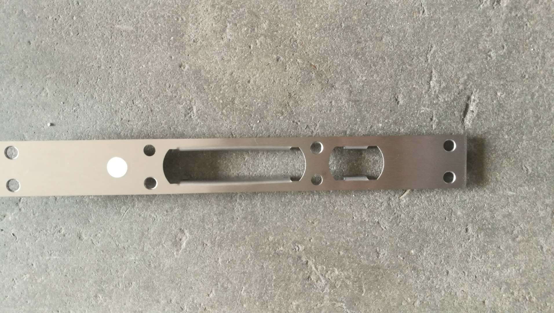 门磁扣片1