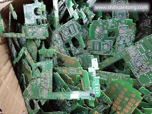 回收处置废弃的印刷电路板